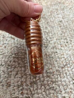 SIMPLY Bella Honey Lip Oil Keychain